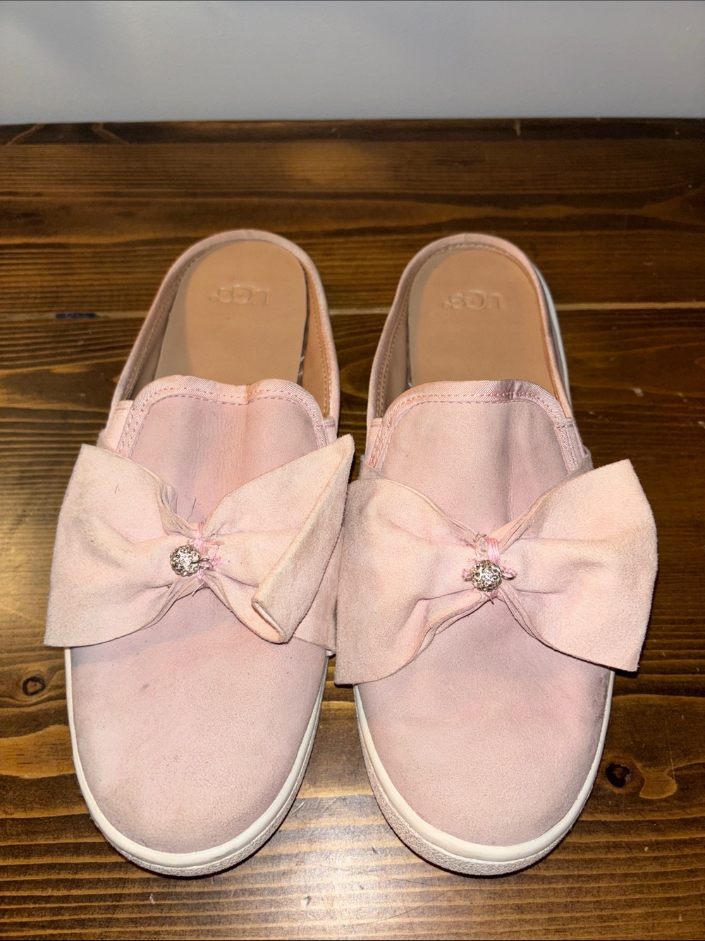 UGG Women's Light Pink Bow Slip-On Mules